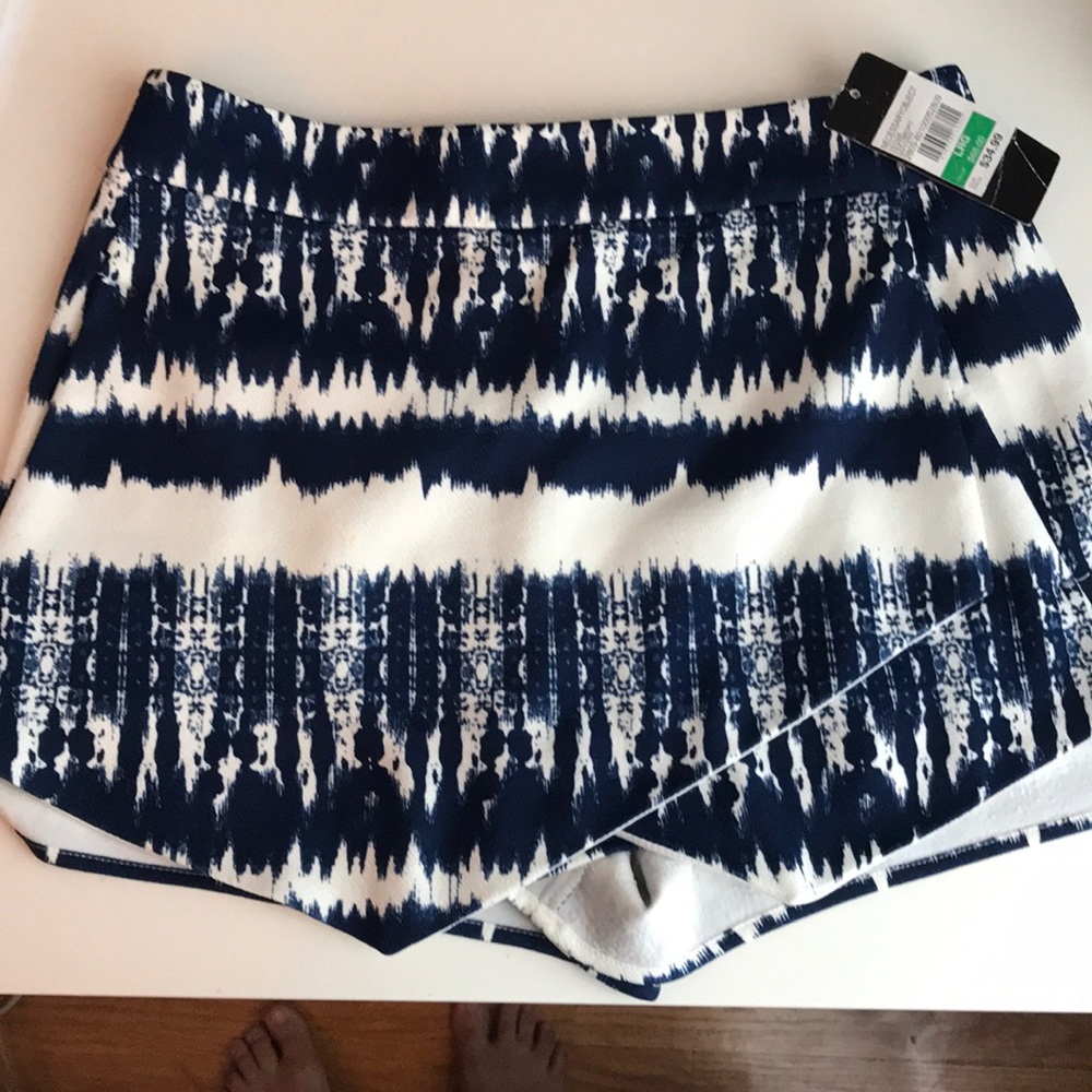 Necessary objects skort